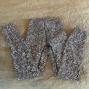 Lulelemon leggings size 0 Black and White